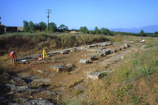 Kalliopi Krystalli-Votsi and Erik Østby The Temples of Apollo at Sikyon Introduction In the 1920 s and 1930 s, the Greek archaeologists A. Philadelpheus and A.K. Orlandos excavated a complicated temple foundation near the agora of ancient Sikyon.