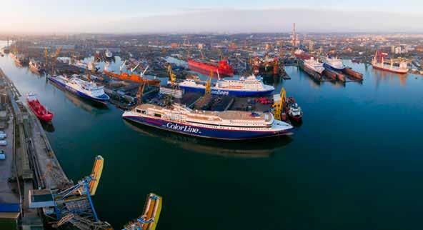 This time, onboard heavylift module carrier Papenburg, two large ring sections or blocks built at Gdansk based Wisla Shipyard were shipped to Meyer Werft.