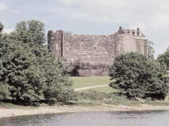 10 Medieval Castles in Scotland Background information The rise and fall of castles During the Middle Ages, the country we now call Scotland was very different from today.