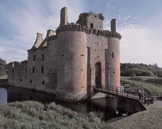 Medieval Castles in Scotland 11 Stone castles Earth and timber castles were quick and easy to construct but rotted in damp conditions and were easily destroyed with fire.
