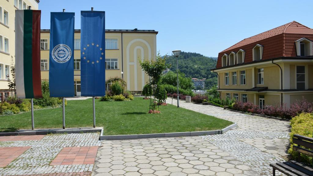 TECHNICAL UNIVERSITY GABROVO EDUCATIONAL ESTABLISHMENT OF 50 YEARS TRADITION PROVISION OF ENGINEERING EDUCATION IN: MACHINERY CONSTRUCTION TECHNIQUES AND TECHNOLOGIES MACHINERY CONSTRUCTION AND