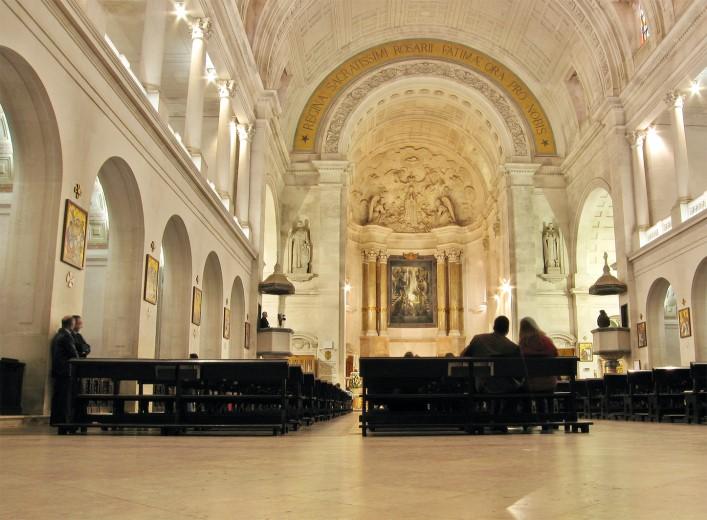 Rosário (Basilica of Our Lady of the Rosary) and Capelinha das Aparições (Apparitions