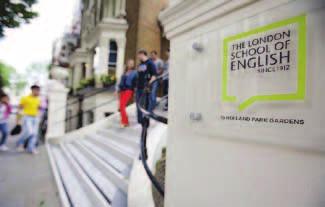 32 London LONDON SCHOOL OF ENGLISH Poslovneži nad 20 let angleški jezik Brez dvoma je The London School of English ena najuspešnejših in najuglednejših jezikovnih šol Velike Britanije.