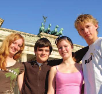 Že vrsto let nudi privlačne poletne jezikovne programe za mladino z vseh koncev sveta, program pa je namenjen samostojnejšim tečajnikom, ki želijo Berlin odkrivati tudi na lastno pest.