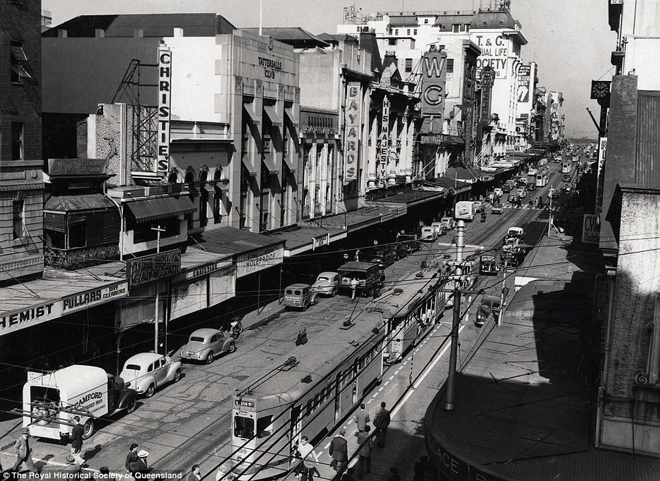 Old Photos of Brisbane Queen Street, 1953: Until the late 1960s, trams ran along the entire length of Queen Street and cars could be parked in the main street of Brisbane.