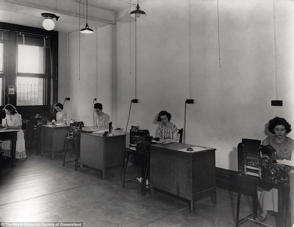Government Statistician s Office, Treasury Building, October 1949: These typists are working in the equivalent of modern-day work stations.