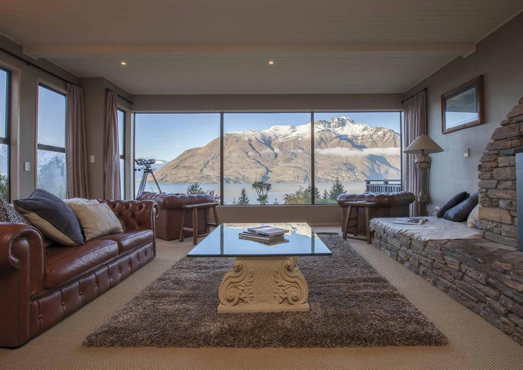 UNIQUE EXPERIENCES UNIQUE EXPERIENCES Hidden Lodge, Queenstown Situated on the edge of Lake Wakatipu, Hidden Lodge