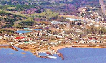 Today 4 About 1,200 people live in this region. Most are Aboriginal: n Dene (Chipewyan) n Cree n Métis 4 About 1,000 people live in Fort Chipewyan (Fort Chip). 1 Did you know?