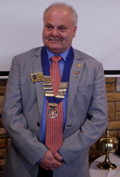 DG John pins the District Governor s badge on incoming DG Gerard