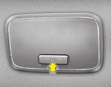 OMD040160 Svetlo prtljažnika (ako je vozilo opremljeno) Svetlo se uključuje kada se prtljažnik otvori MERE PREDOSTROŽSTI Svetlo prtljažnika