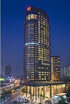 5. Inter-Continental Shanghai Pudong 777 Zhangyang Road, Pudong InterContinental Pudong Shanghai is right in the centre of Lujiazui, the important new financial district but that doesn t mean it s