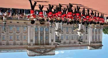 London s landmarks: the Changing of Guards at Buckingham Palace, Hyde Park, the Big Ben, Westminster Abbey, Houses of Parliament, Trafalgar Square, Piccadilly Circus, Tower Bridge, the River Thames
