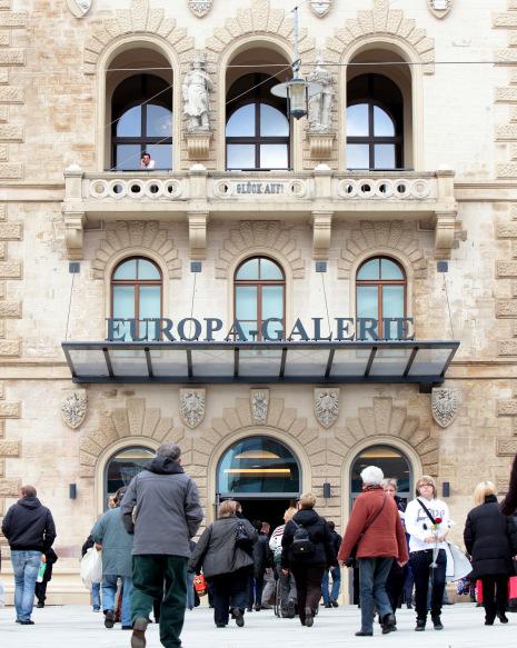 1 Europa-Galerie in Saarbrücken attracts visitors with its unique architecture, the harmonic interplay of past and present as well as little architectural details.