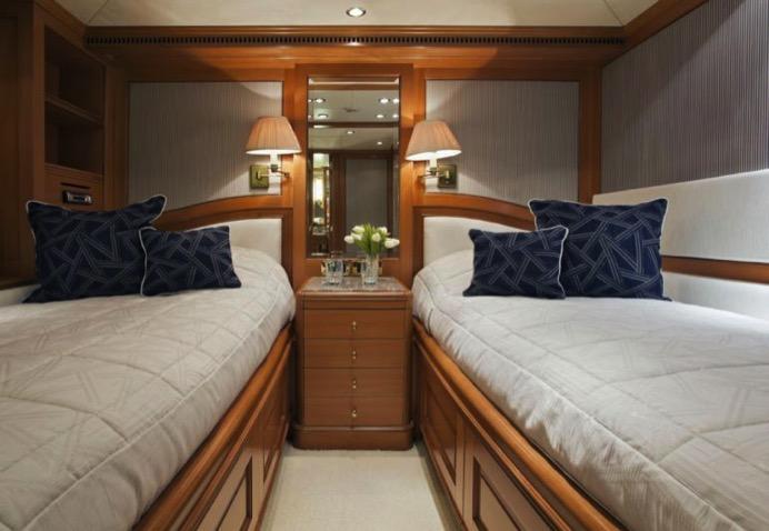 accommodation, race viewing with hospitality Luxurious Queen