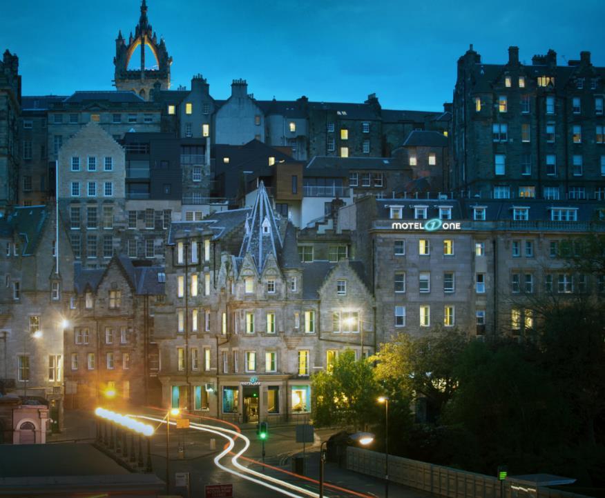 MOTEL ONE EDINBURGH-ROYAL 208 Rooms Conversion of a historical building from the 16