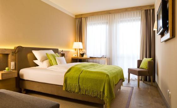 (Avantgarde) (Ambiente) Room rates 2017 Ambiente single room from 105,00 Avantgarde single room from 125,00 Ambiente double room from 135,00 Single occupancy from 125,00 Juniorsuite from 165,00 Extra