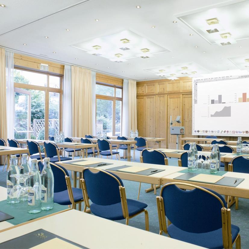 600,00 up to 271 m 2 1.500,00 A summary of the conference rooms and seating possibilities you will find on the following pages. The rates are per day per room and include value-added tax.