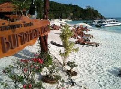Day 1 : HDY/KOH LIPE (L/D) Meet Arrival at HDY Airport or Hatyai town / Transfer to Pakbara Pier (2hrs) / Take speed boat to Koh Lipe.