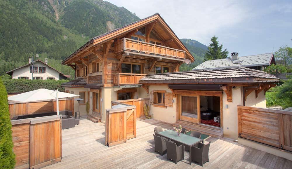 Chalet Cachemire is made up of 4 luxury apartments elegantly liveried in traditional but homely