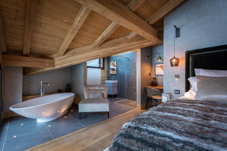 The property offers 5 individually-designed bedrooms all with stunning bathrooms, exquisite beds and sumptuous throws.