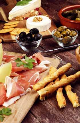 Od kulinarskih delicija Parma je dala svoj doprinos čuvenim pršutom i, naravno, istoimenim sirom. Od glavnih jela posebno preporučujemo goveđi gulaš.