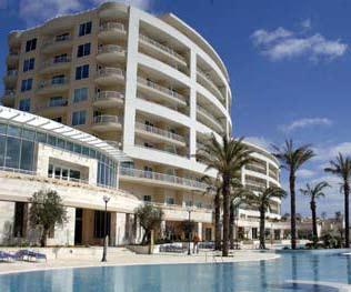 With 337 rooms, 4 restaurants, 3 bars, a health spa, 4 pools and extensive grounds the resort is amongst Malta s