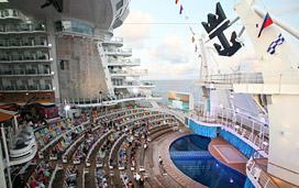 masiva. (In prezent, Viking Serenade, care a parasit flota in 2002, ramane singura nava care arboreaza steagul Royal Caribbean International si nu a fost construita pentru companie.