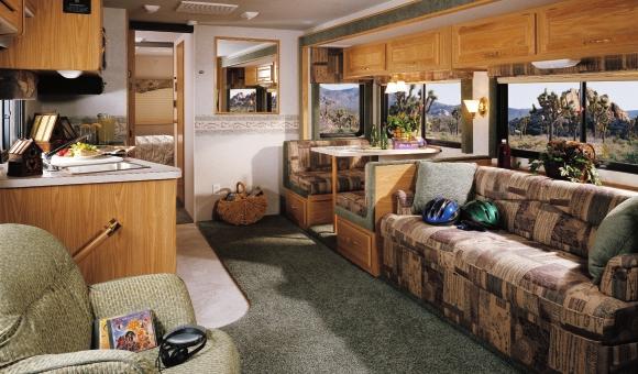 CATHEDRAS PLAY IMPUTAT AWAY IN QUALIS STYLE QUPEI. Top-of-the-line features blend with space and versatility to create this popular motor home.