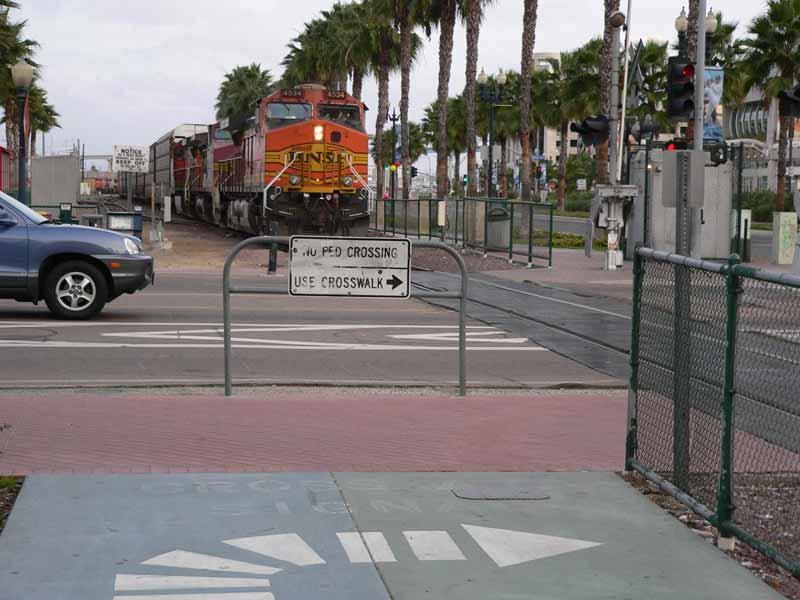 Rails with Trails: Benefits and Concerns Martin Luther King Promenade, San Diego, CA Source: American Trails Rails with trails can benefit communities