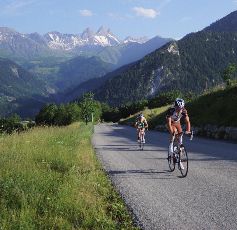 A cycling tradition is soon part of the history of this resort of Savoy, which is surrounded by mythical