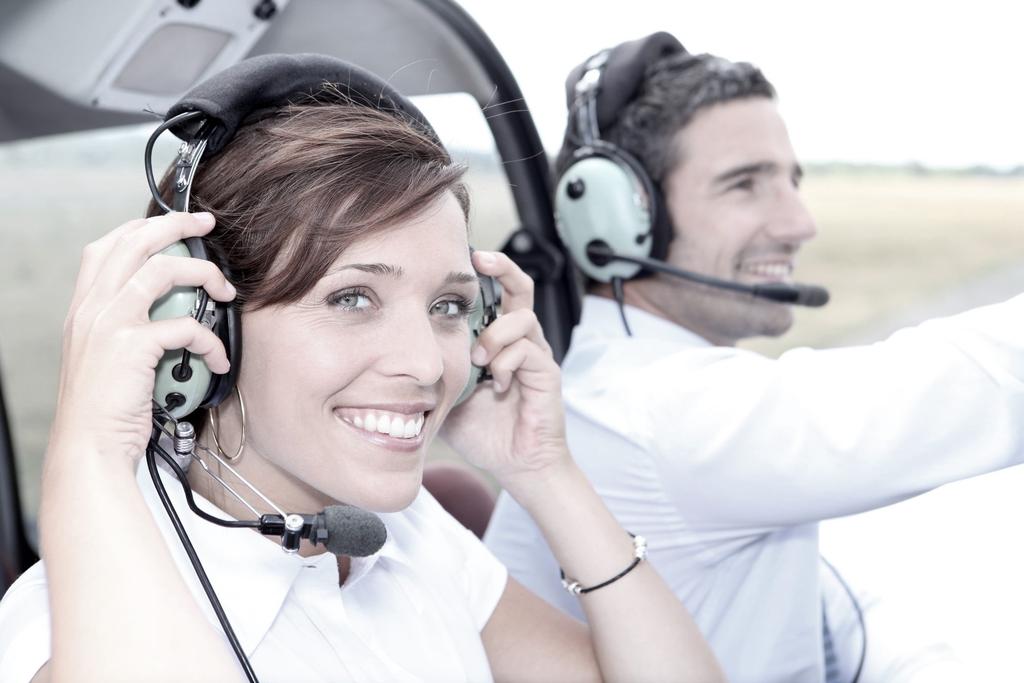 1 ONLINE GROUND SCHOOL PRIVATE PILOT LICENCE (PPL) ONLINE GROUND SCHOOL 2 Pi l o t s w h o w i s h t o o b t