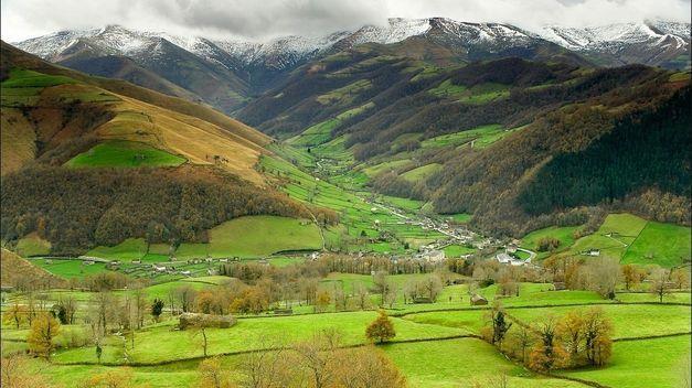 Pas Valleys Location: Cantabria. Three valleys set amidst green countryside.