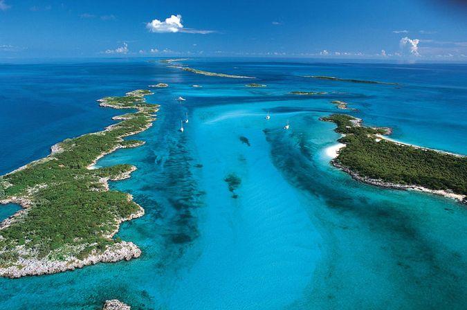 Caribbean Archipelagos (groups of islands) Bahamas 3,000