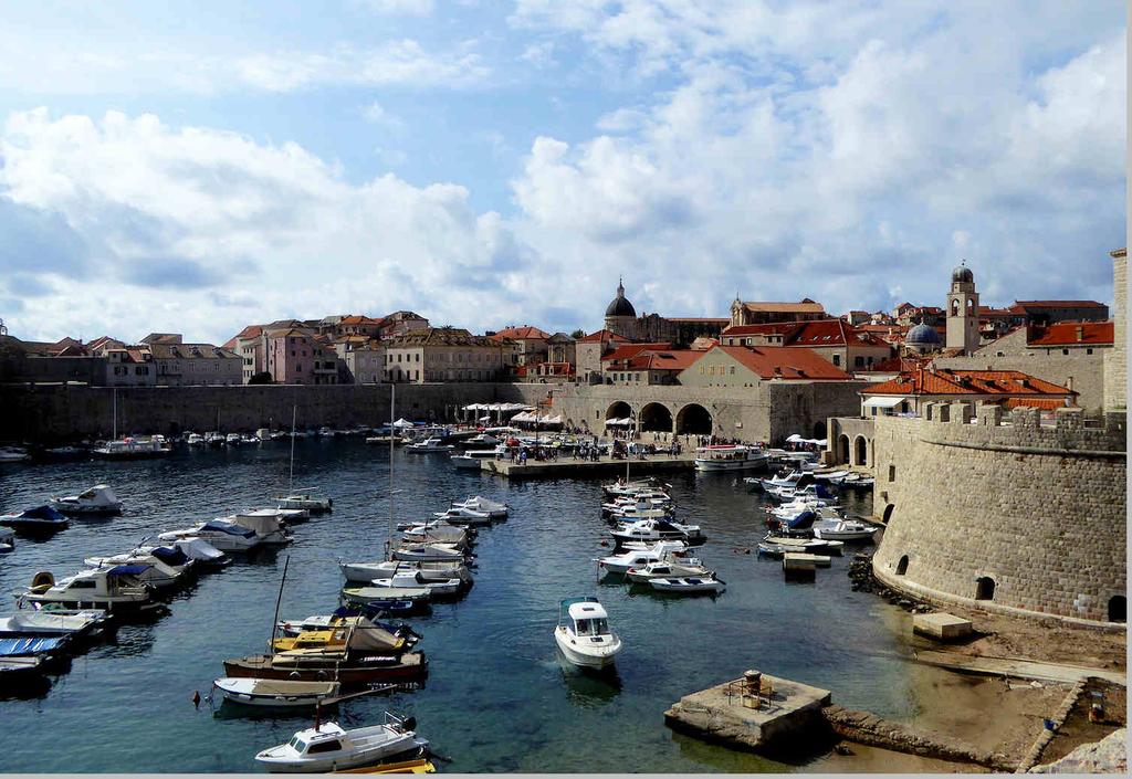 Dubrovnik Ferries Summer Schedule Spring/Autumn/Winter Schedule Dubrovnik-Suđurađ (Šipan) CAR FERRY (p.36) Dubrovnik-Suđurađ (Šipan) CAR FERRY (p.