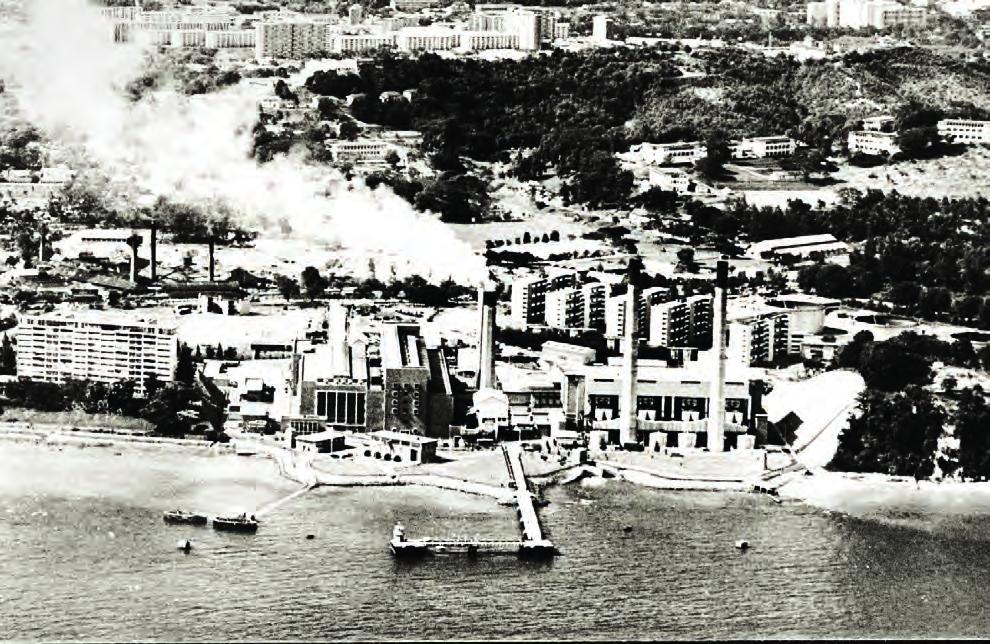 Port and the City: Balancing Growth and Liveability Chapter 3 40 41 PASIR PANJANG VERSUS TUAS When the decision to develop Pasir Panjang Wharves was made in 1972, it was mainly to serve as a gateway