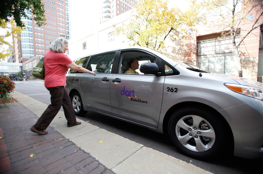 What Is DART RideShare? u RideShare helps commuters locate others with like travel patterns to share rides in vanpools.