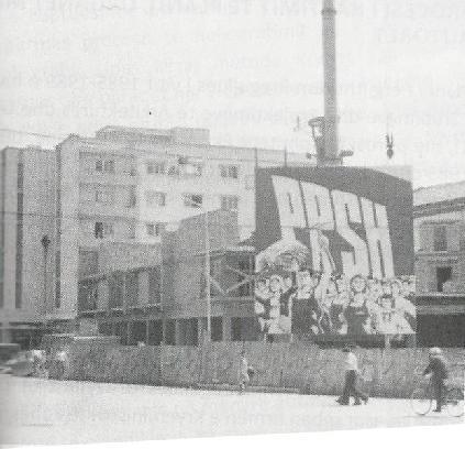 Etapa e katërt 1985-1989 ( Tirana parandien shperthimin e madh, propozimi per zgjatimin e bulevardit, krijimin e pese unazave dhe tre parqeve periferike) 1960-1989 veteizolimi i plote i Shqiperise ne