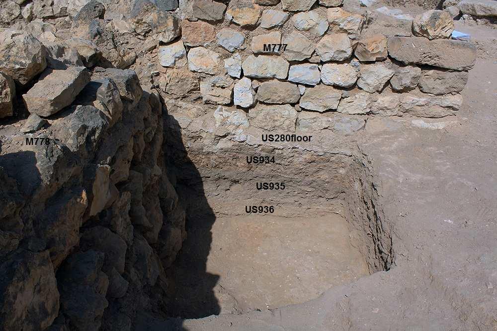 Deep-sounding in A260 (East view). Below US936, US938 was excavated. US938 starts from the level of 27.85 m.