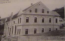 zgradili Sokolski dom (1910). Slovesno so ga odprli 17. julija 1910 (Rozina, 1999).Vas Zagorje je dobila veliko in moderno stavbo, ki je postala središče športnega in kulturnega življenja v kraju.