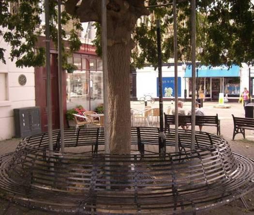 Tree planting at the junction of York Avenue and Clarence Road has been incorporated into the street furniture creating an attractive focal