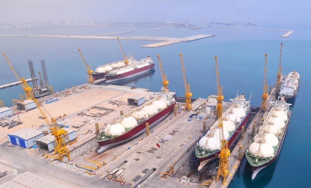 RECORDBREAKING N-KOM N-KOM, the prominent Gulf repair yard has completed a record 32 LNG tanker repairs in 2012.