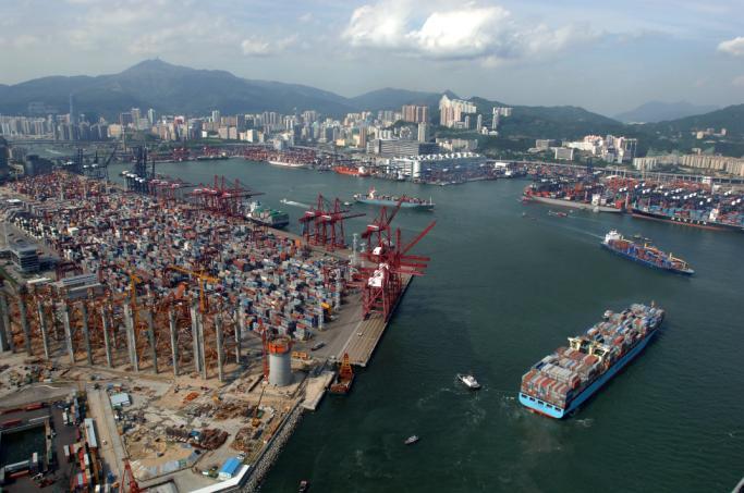 5.16 Hong Kong s mature logistics infrastructure and simple customs clearance procedures provide an efficient and responsive regional delivery and distribution service for the development of