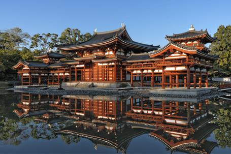The temple was constructed in 752 as the head temple of all provincial Buddhist temples of Japan and grew so powerful that the capital was moved from Nara to Nagaoka in 784 in order to