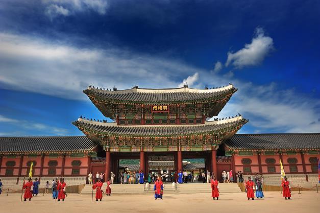 TOURS & ACTIVITIES - SEOUL DAY 7 : SEOUL CITY TOUR Gyeongbokgung Palace The largest of the Five Grand Palaces built by the Joseon dynasty, Gyeongbokgung served as the home of Kings