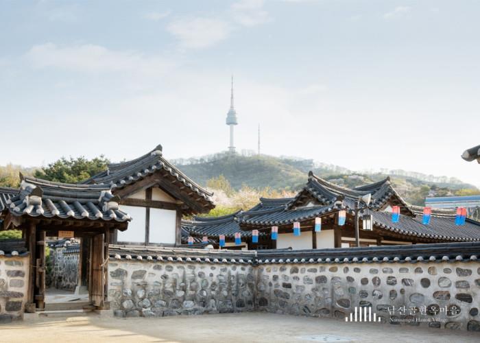 And, The Royal Guard-Changing Ceremony is a great opportunity to experience a rare traditional scene in Korea. Be sure to bring a camera to take lots of pictures.