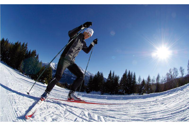 CROSS COUNTRY SKIING TRIP TO KOSCIELISKA VALLEY For enthusiasts of active leisure and contact with nature we offer an original trip in Dolina Kościeliska - on cross-country skis, under the watchful