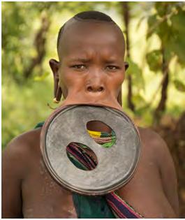 IDEAL TELESA DANAŠNJEGA ČASA Mavretanija, Afrika: leblouh Prisilno prenajedanje deklet ali leblouh izvira iz 11. stoletja. Z debelostjo ženske se kaže njen status in bogastvo.