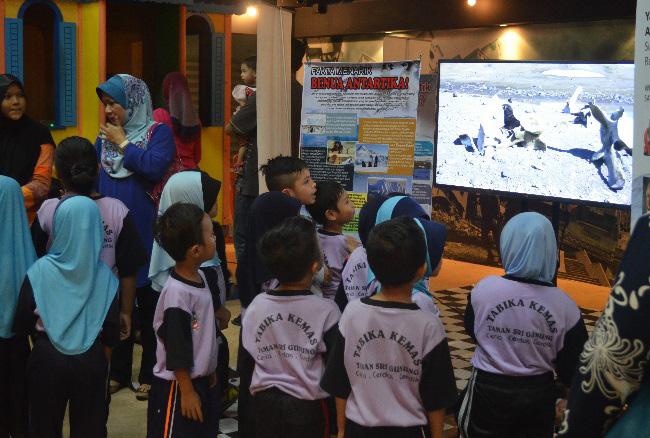YPASM was invited by Pusat Sains Negara (PSN) to participate in Science