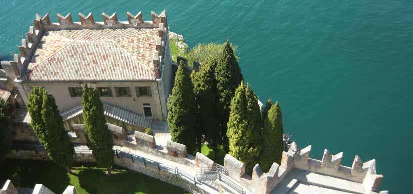 Verona & Lake Garda / Sirmione Take a day trip from Milan to discover the beautiful town of Verona, the famous setting of Shakespeare s Romeo and Juliet and the unmissable Sirmione, a stunning