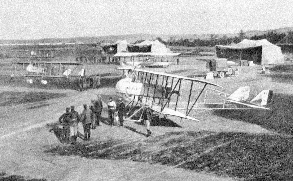 Француски авијатичари у Нишу дом П. Стронгом на челу, преузела је јужни део, радећи из центара у Скопљу, Велесу и Монастиру 1. Сам Ниш је био у надлежности Руса, чија је мисија била и у Крагујевцу.